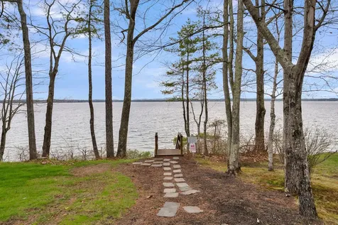 1112 Roosevelt Trail Windham ME 04062