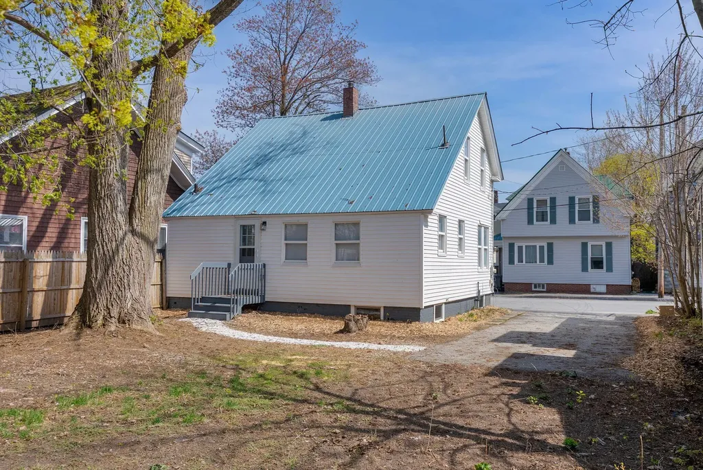 26 Vernon Street Auburn ME 04210