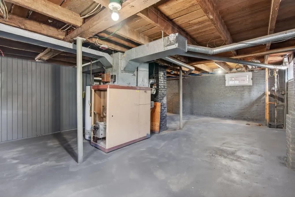 26 Vernon Street Auburn ME 04210