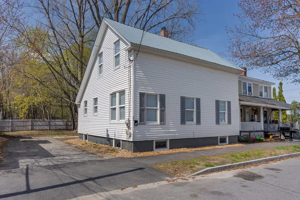 26 Vernon Street Auburn ME 04210
