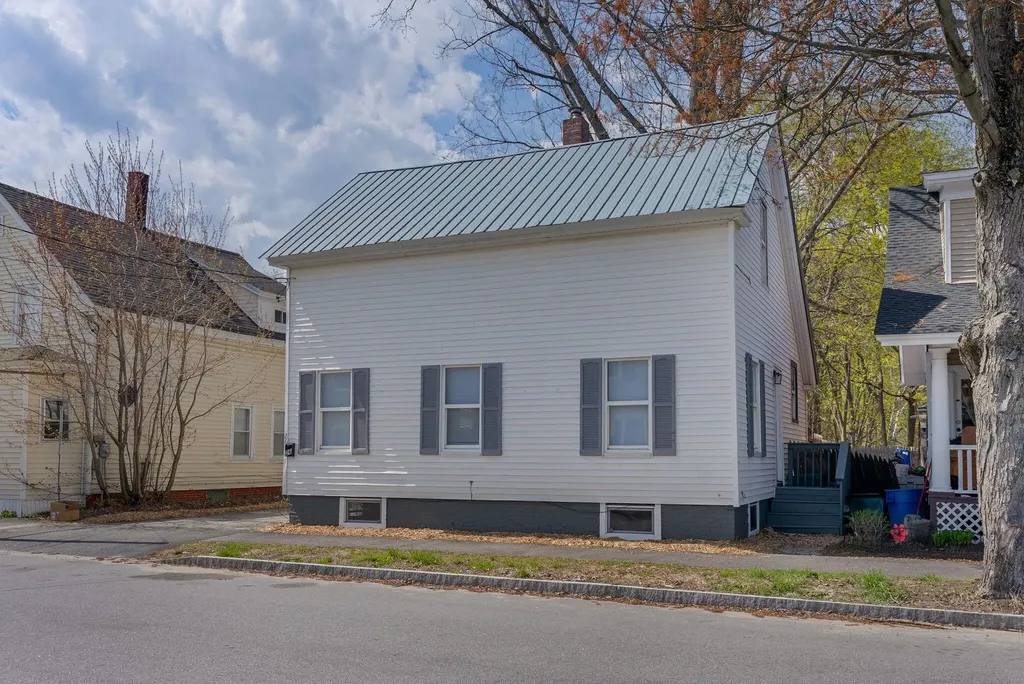 26 Vernon Street Auburn ME 04210