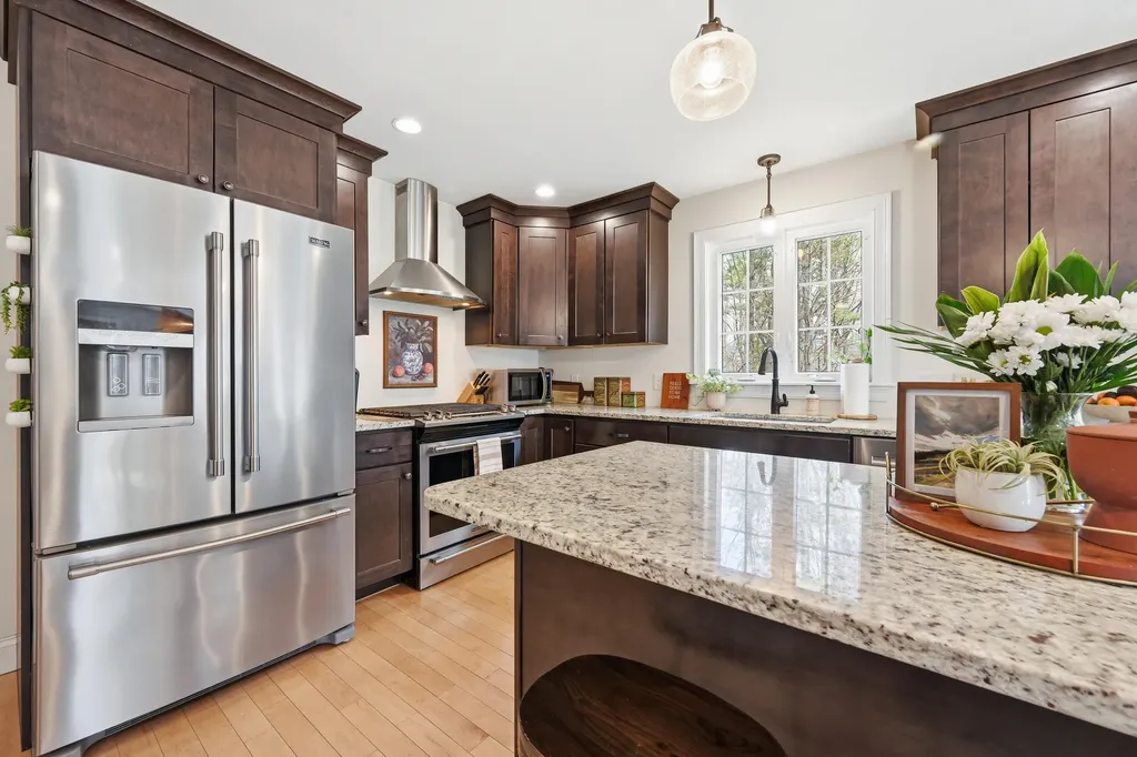 25 Owens Way Scarborough ME 04074