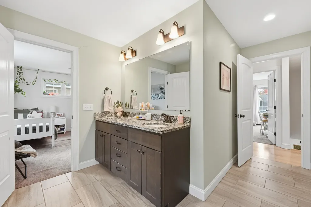 25 Owens Way Scarborough ME 04074