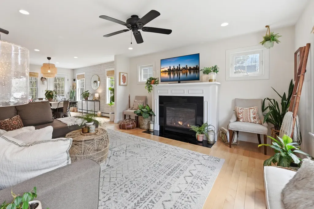 25 Owens Way Scarborough ME 04074