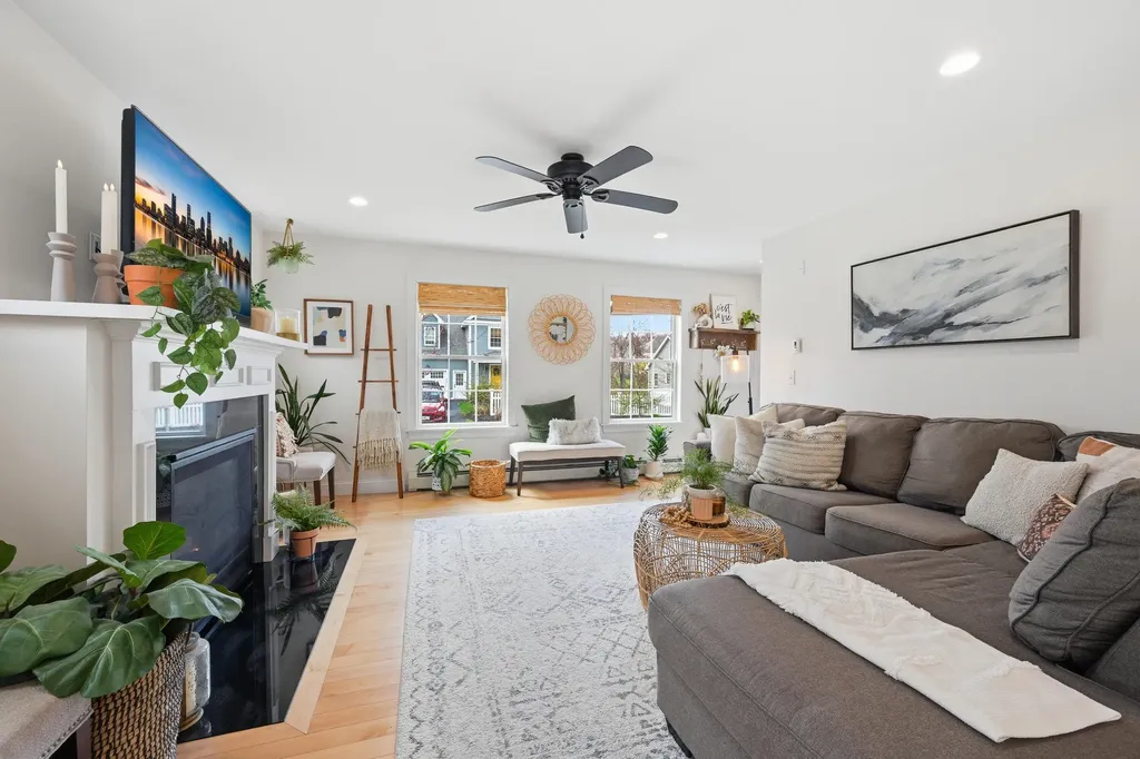 25 Owens Way Scarborough ME 04074