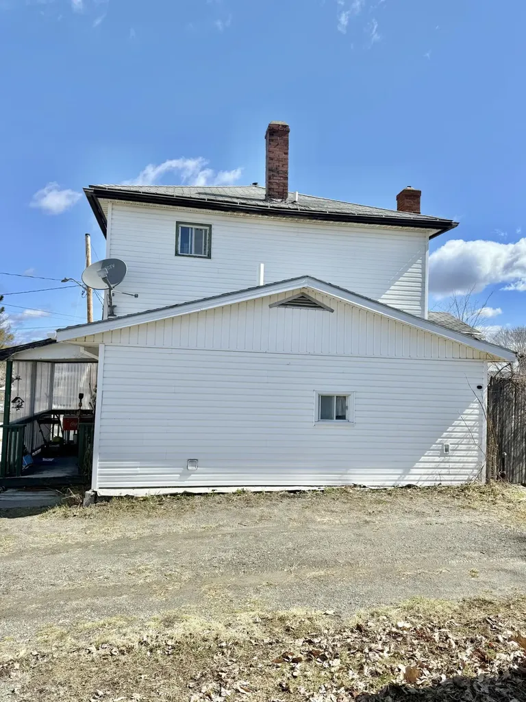 144 6th Avenue Madawaska ME 04756