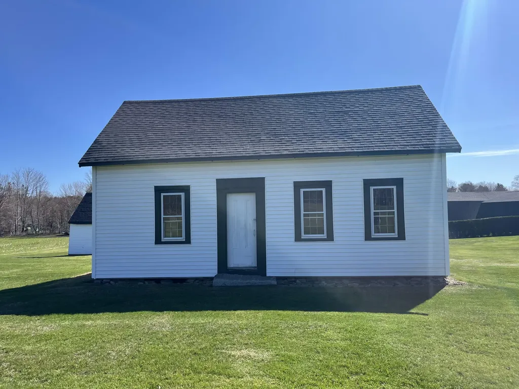 428 Mullen Road Newport ME 04953