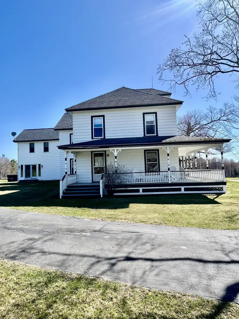 428 Mullen Road Newport ME 04953