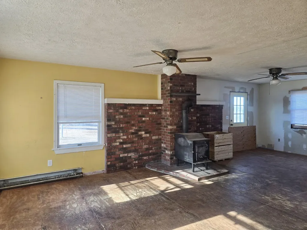 108 Maple Lane Poland ME 04274
