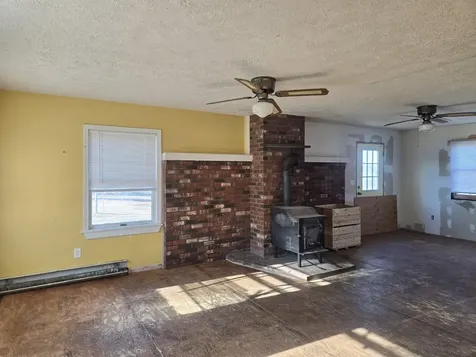 108 Maple Lane Poland ME 04274