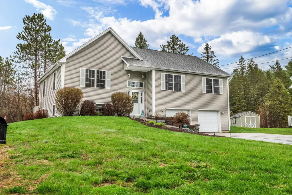 19 Deer Pond Lane Bangor ME 04401