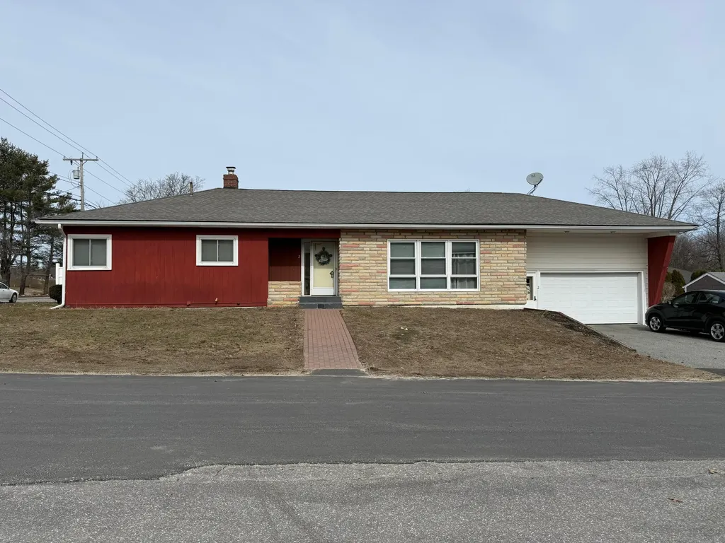 2 Nancy Street Lewiston ME 04240
