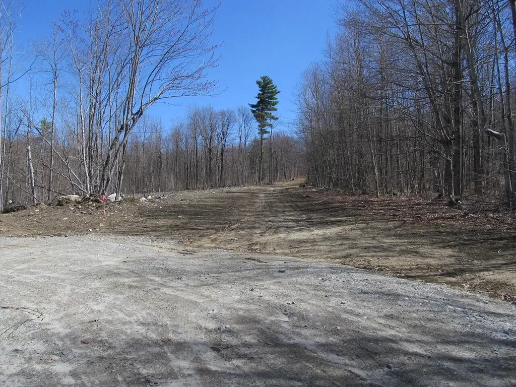 25-10 Klondike Hill Lane West Paris ME 04289
