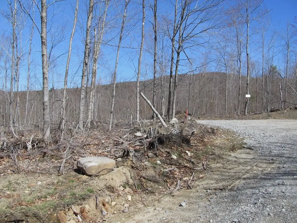 25-10 Klondike Hill Lane West Paris ME 04289