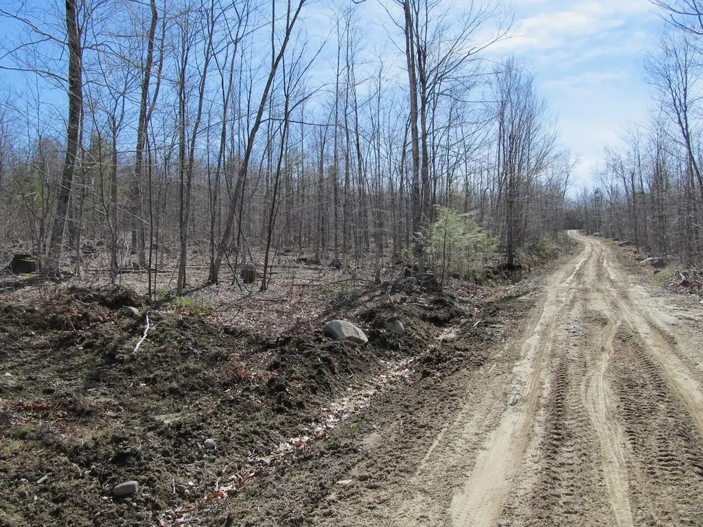 25-9 Klondike Hill Lane West Paris ME 04289