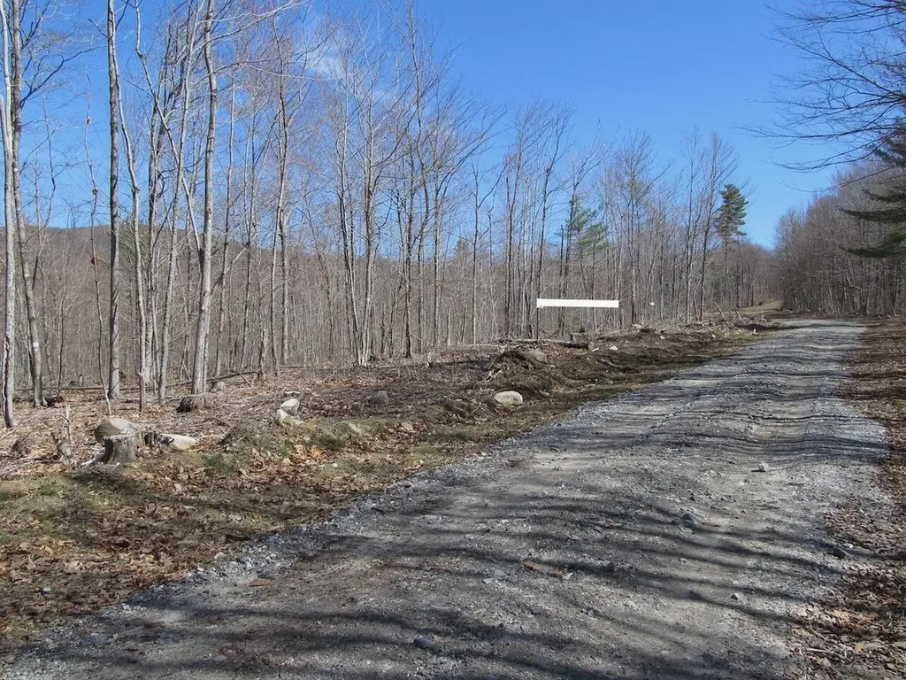 25-9 Klondike Hill Lane West Paris ME 04289