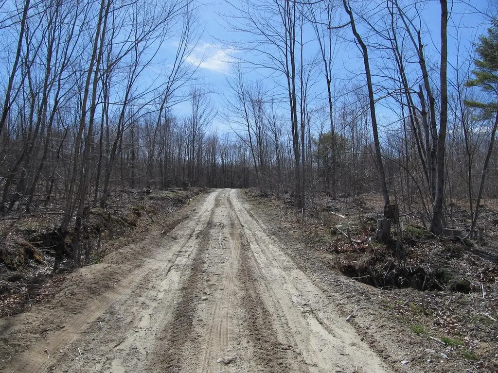 25-9 Klondike Hill Lane West Paris ME 04289