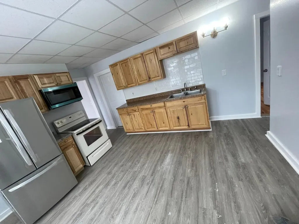 184 Bartlett Street Lewiston ME 04240