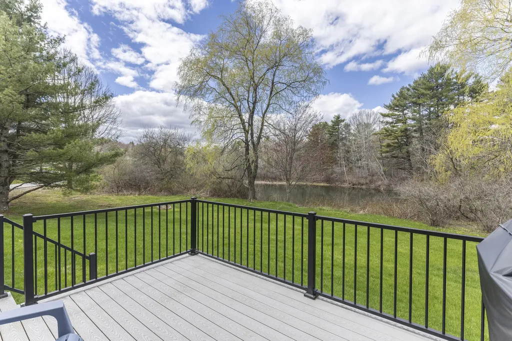 28 Lone Pine Lane Yarmouth ME 04096