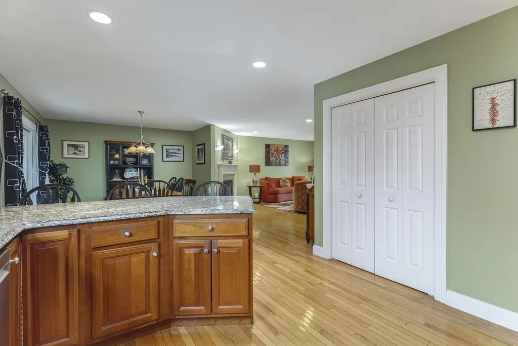 28 Lone Pine Lane Yarmouth ME 04096