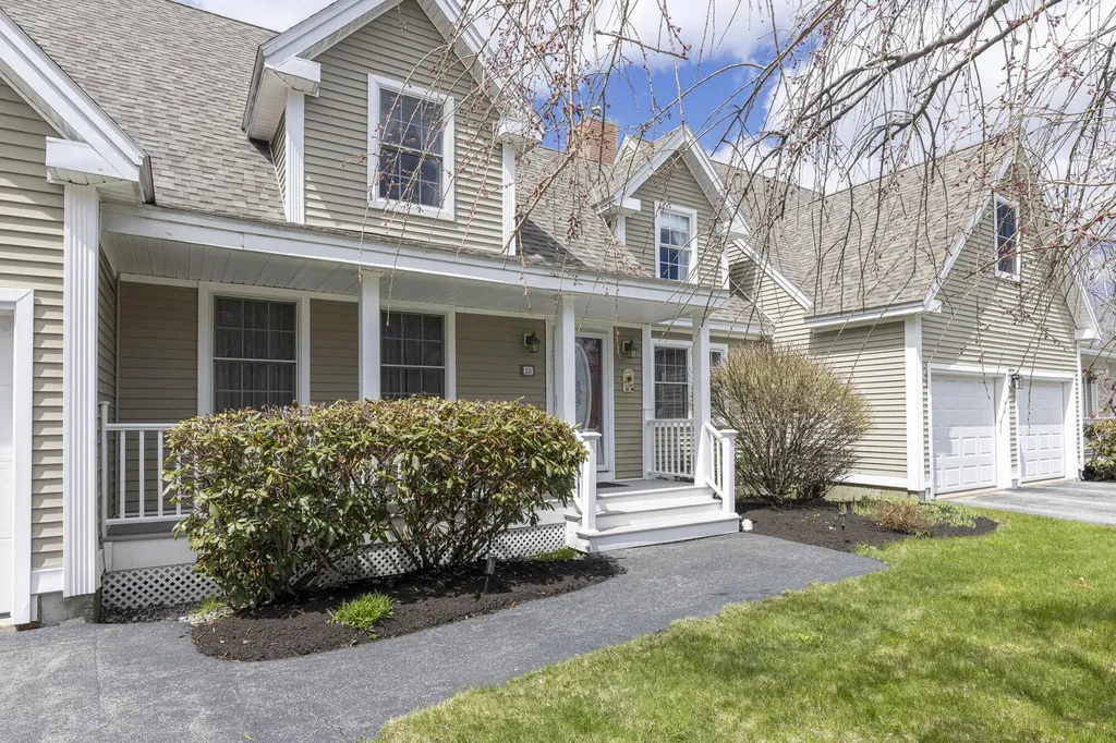 28 Lone Pine Lane Yarmouth ME 04096