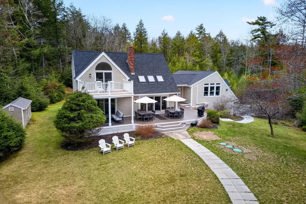 71-72 Quarry Cove Road Raymond ME 04071