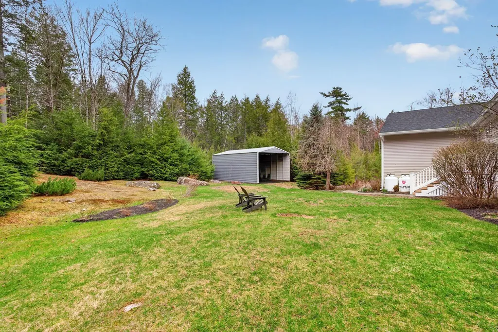 71-72 Quarry Cove Road Raymond ME 04071