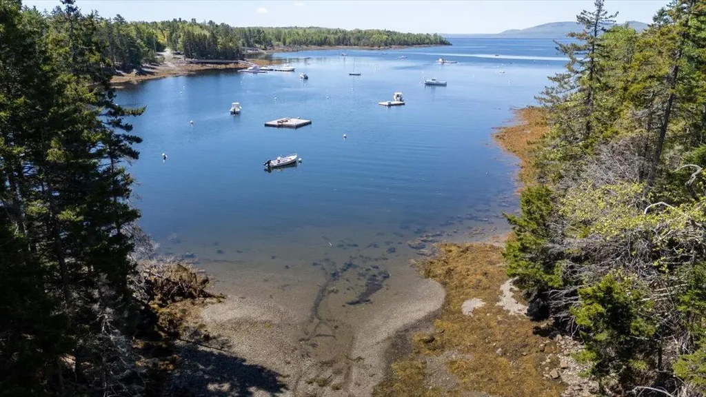 Map 22 Lot 4b Big Tree Lane Islesboro ME 04848