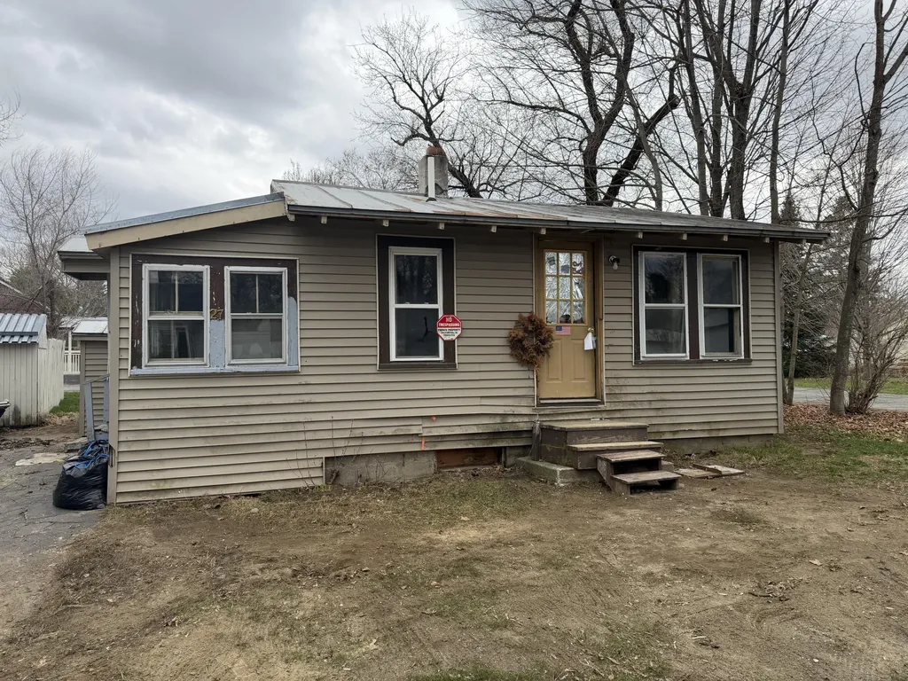 27 Saint John Street Skowhegan ME 04976