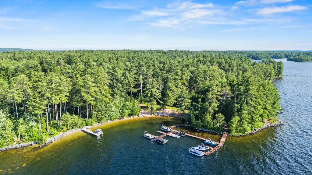23 Casselton Road Raymond ME 04071