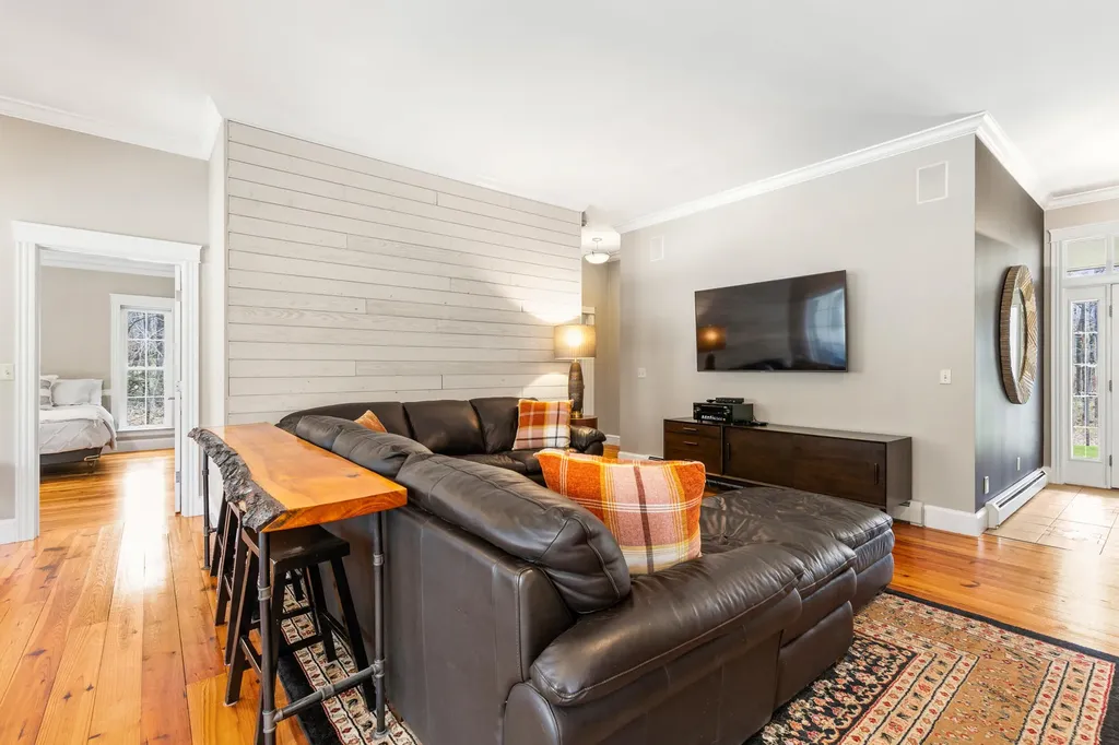 23 Casselton Road Raymond ME 04071