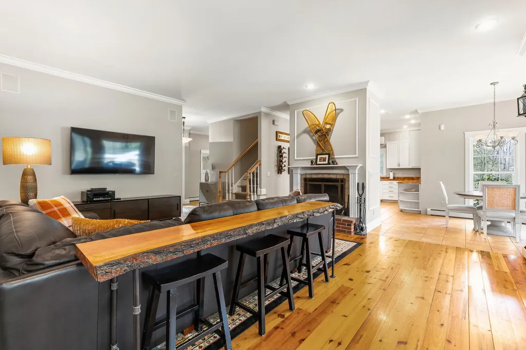 23 Casselton Road Raymond ME 04071