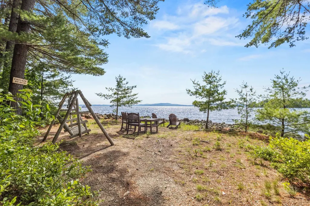 23 Casselton Road Raymond ME 04071