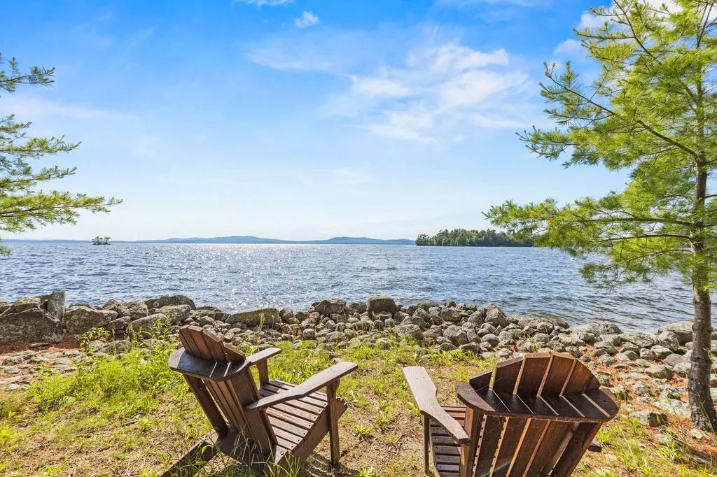 23 Casselton Road Raymond ME 04071