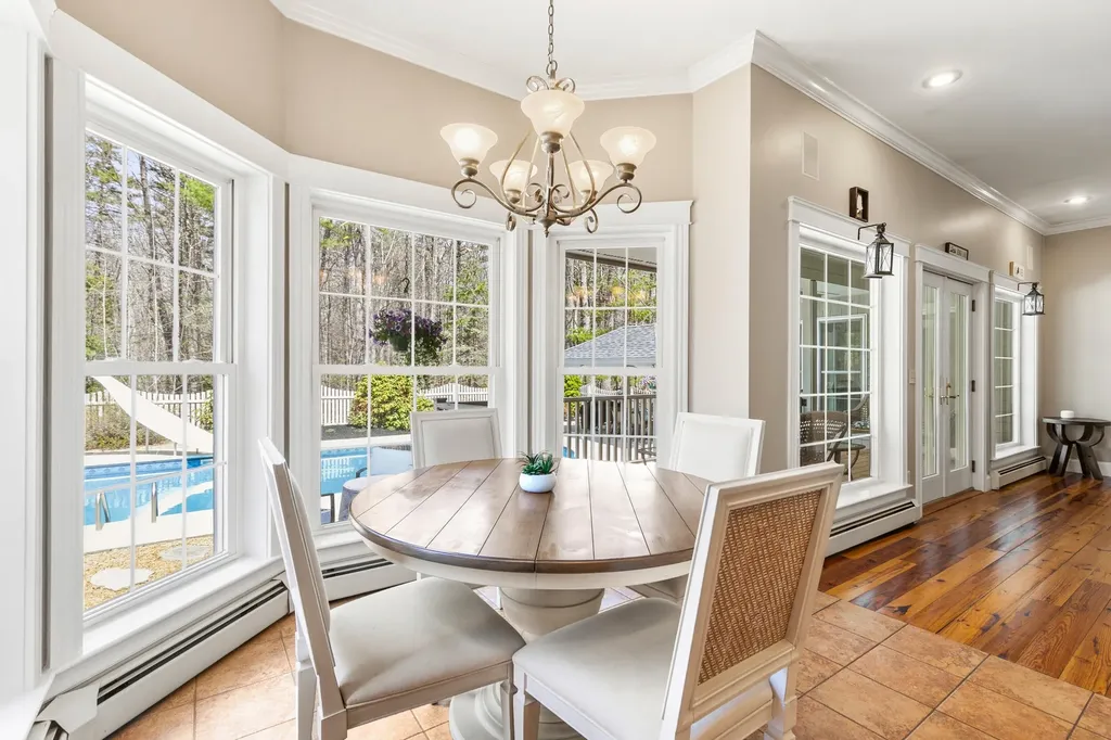 23 Casselton Road Raymond ME 04071