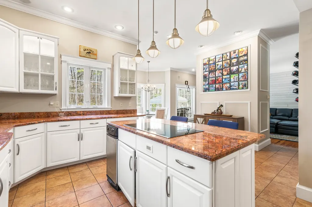 23 Casselton Road Raymond ME 04071