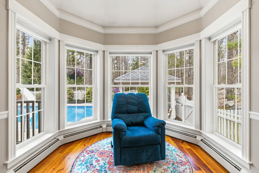23 Casselton Road Raymond ME 04071