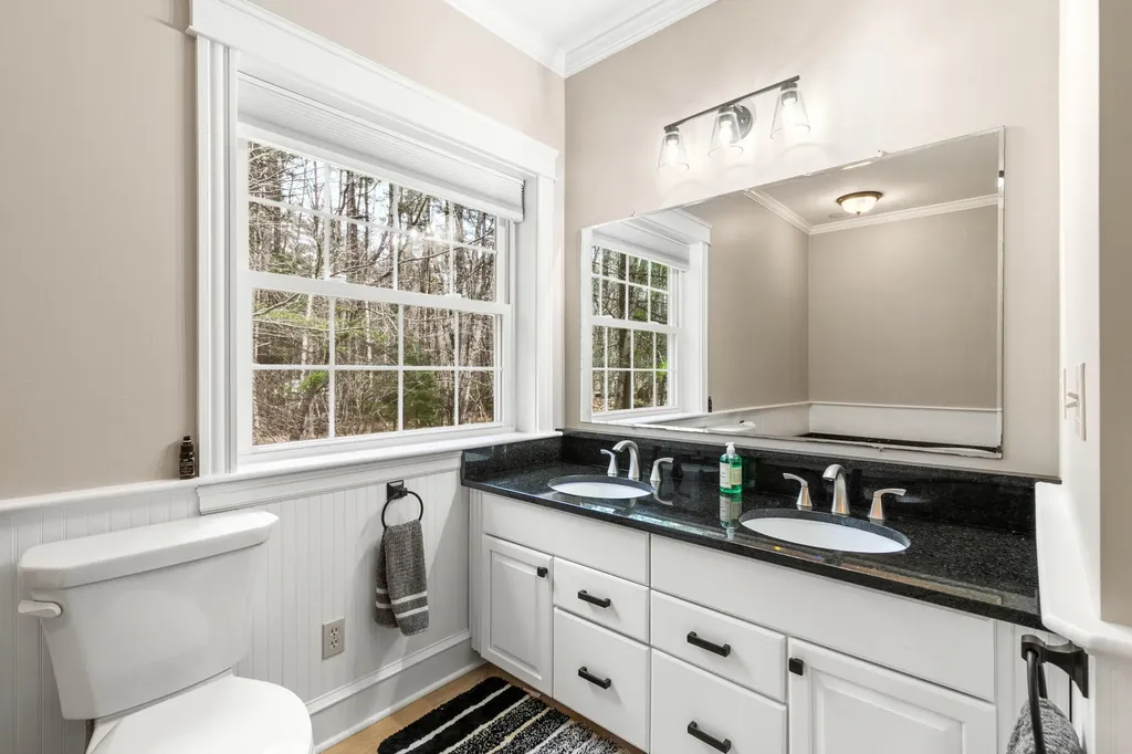 23 Casselton Road Raymond ME 04071
