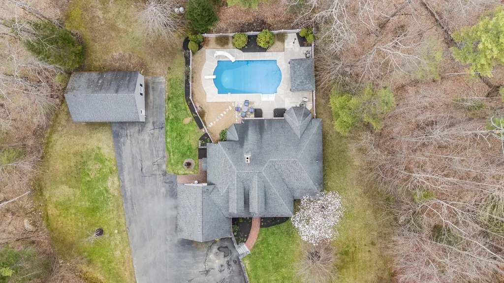23 Casselton Road Raymond ME 04071