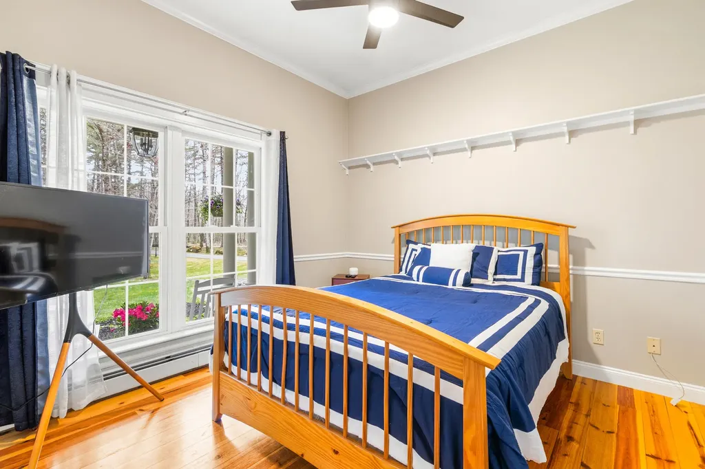 23 Casselton Road Raymond ME 04071