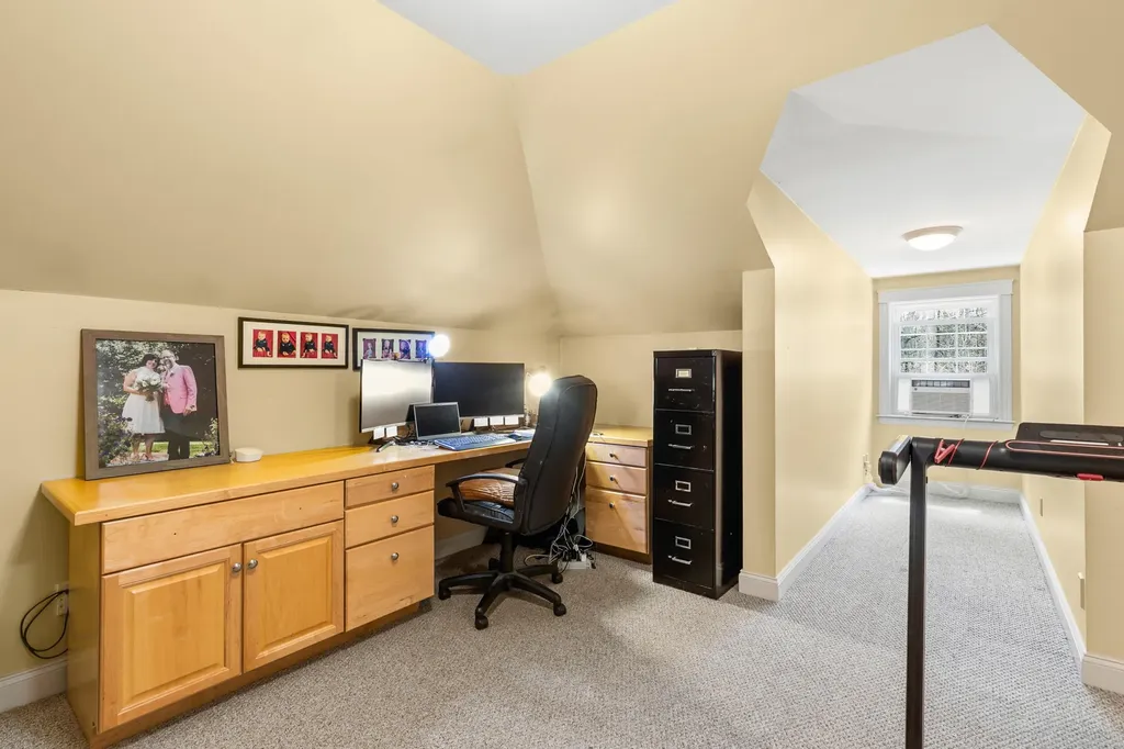 23 Casselton Road Raymond ME 04071