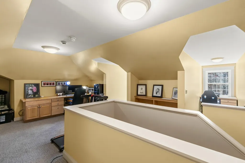 23 Casselton Road Raymond ME 04071