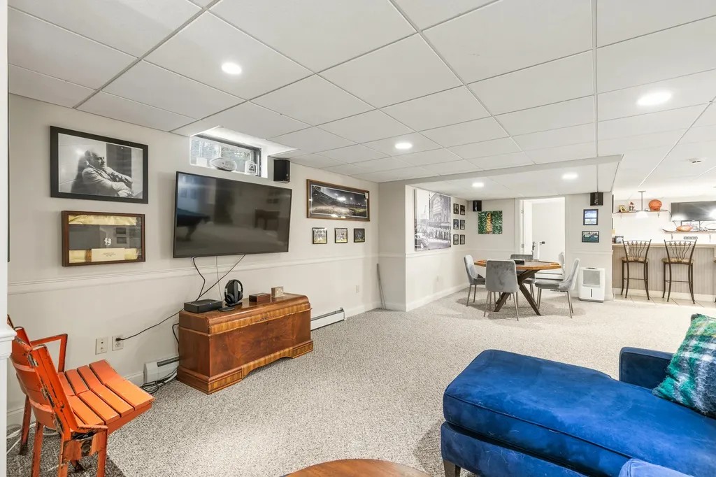 23 Casselton Road Raymond ME 04071