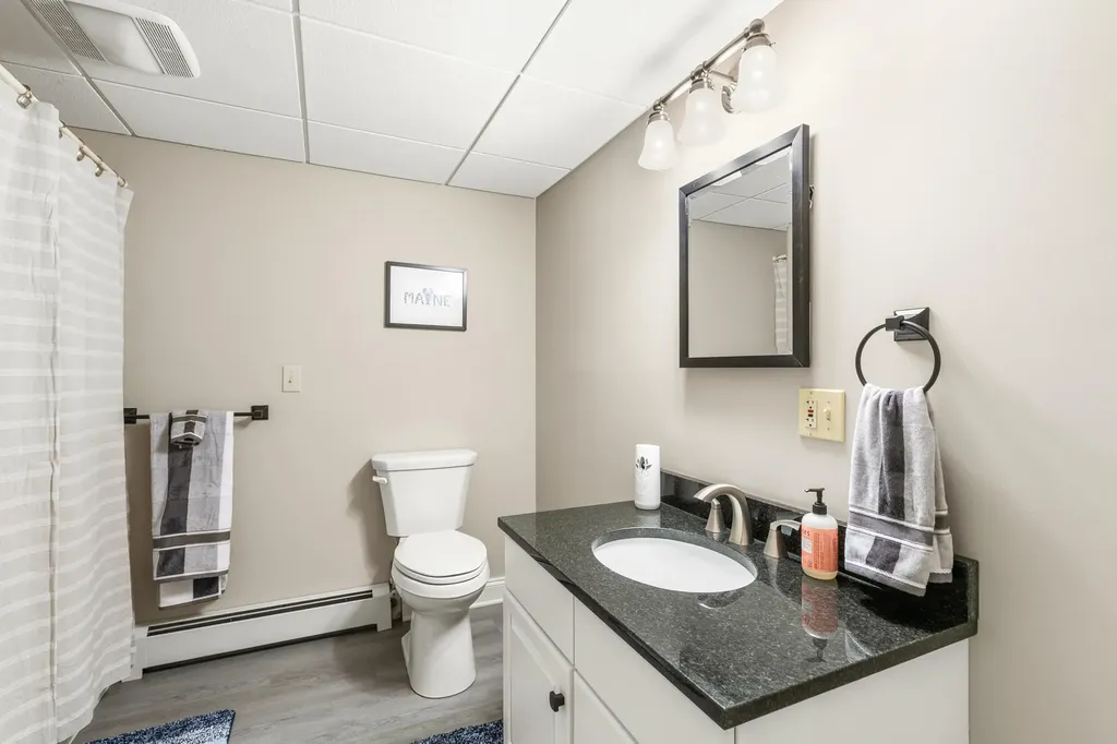 23 Casselton Road Raymond ME 04071