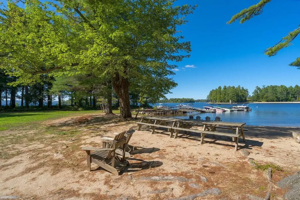 23 Casselton Road Raymond ME 04071