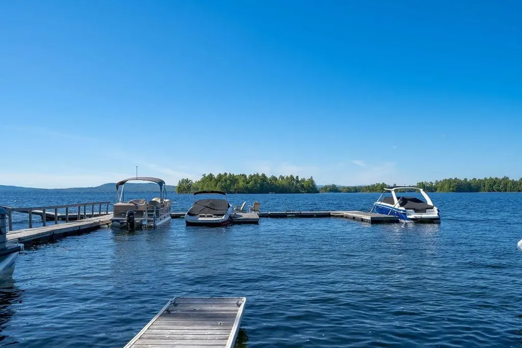 23 Casselton Road Raymond ME 04071