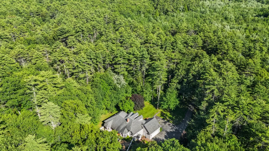 23 Casselton Road Raymond ME 04071