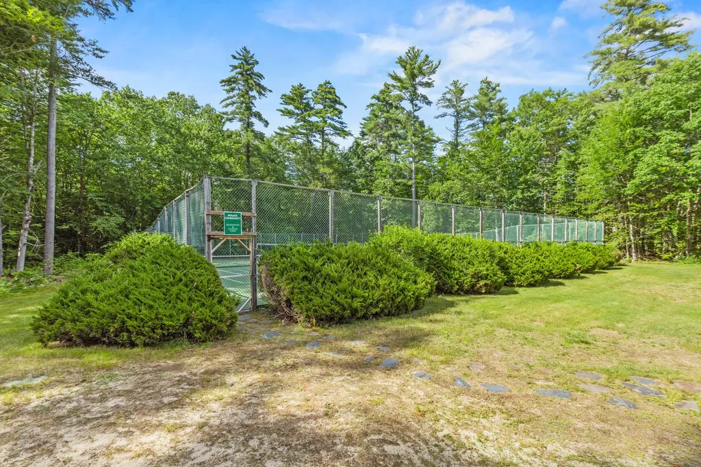 23 Casselton Road Raymond ME 04071
