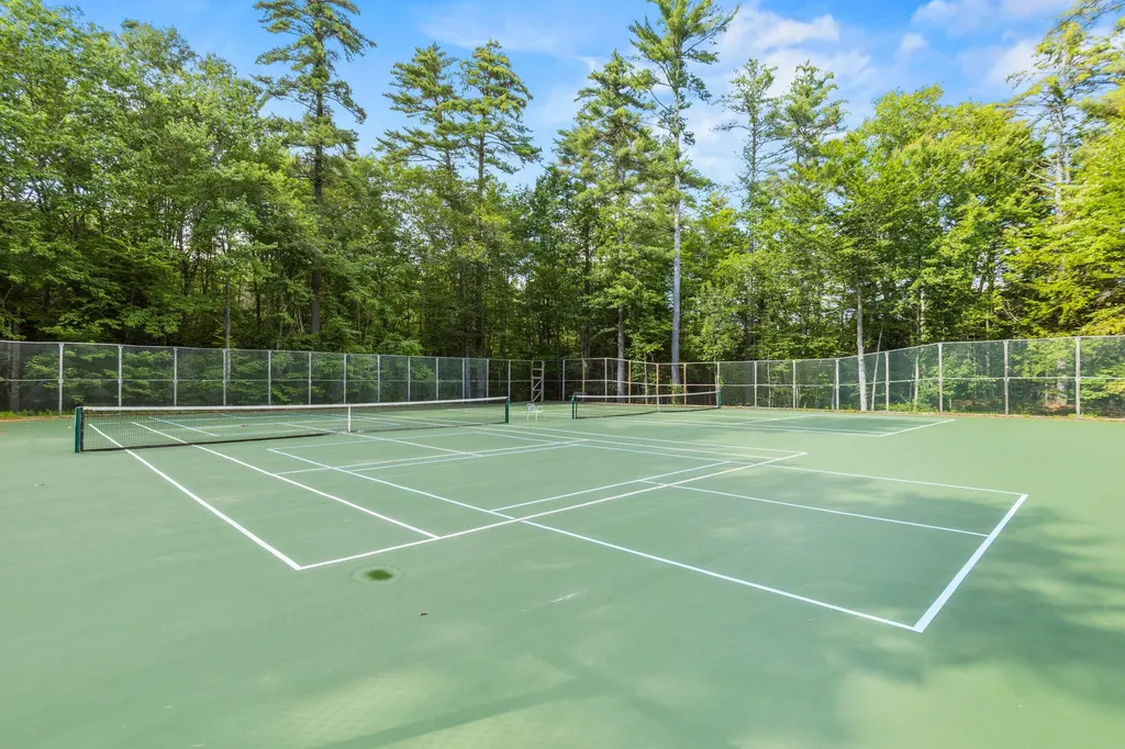 23 Casselton Road Raymond ME 04071
