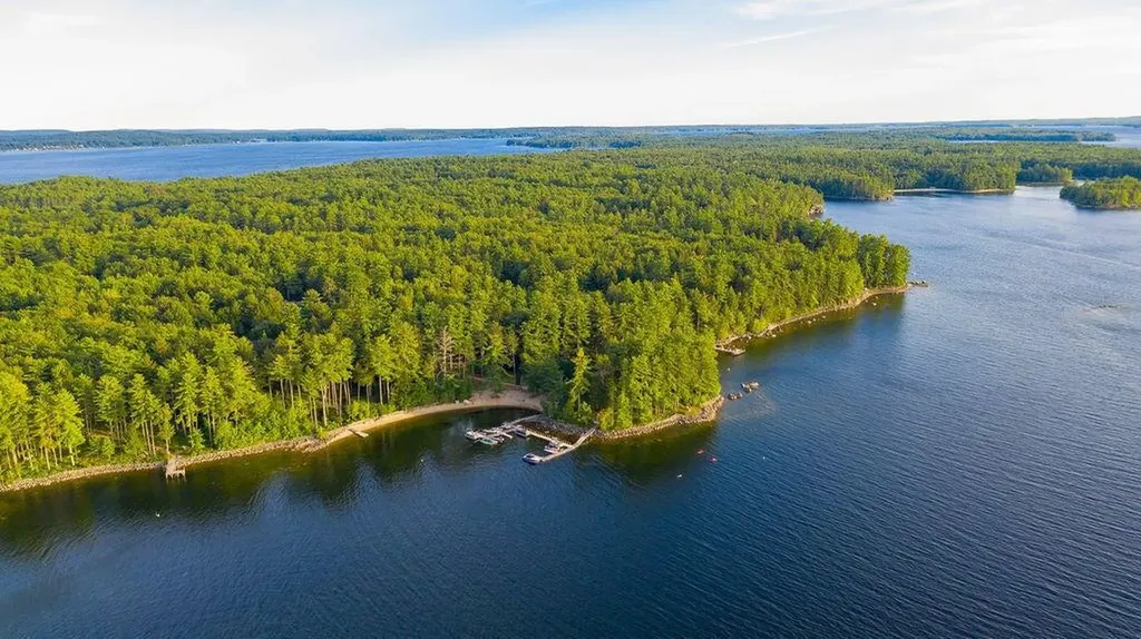 23 Casselton Road Raymond ME 04071